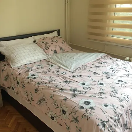 Homestay Kozyatagi, Kadikoy & Shared & Private Double Bedroom & Bathroom, Kitchen Shared