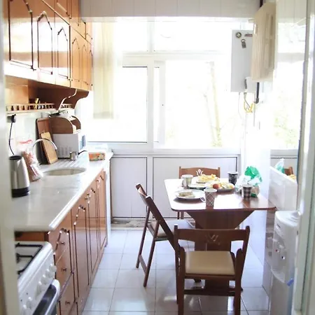 Homestay Kozyatagi, Kadikoy & Shared & Private Double Bedroom & Bathroom, Kitchen Shared Istanbul