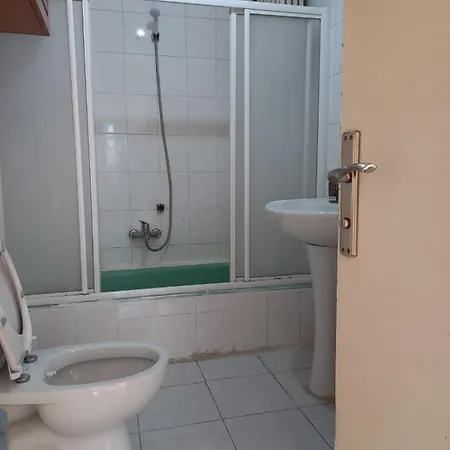 Homestay Kozyatagi, Kadikoy & Shared & Private Double Bedroom & Bathroom, Kitchen Shared