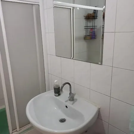 Δωμάτια σε οικογενειακή κατοικία Kozyatagi, Kadikoy & Shared & Private Double Bedroom & Bathroom, Kitchen Shared Κωνσταντινούπολη